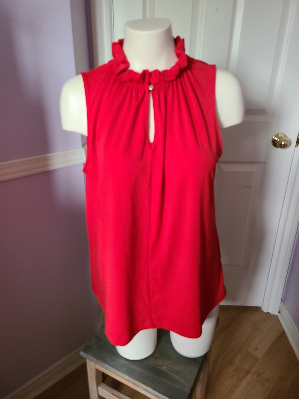 H&M Sleeveless Ruffle Neck Keyhole Tank in Bright Red